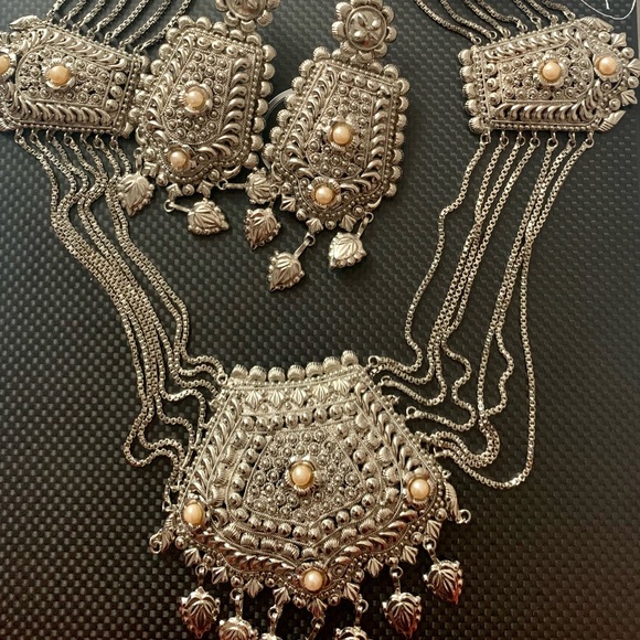 Gorgeous necklace and earring - Picture 3 of 3